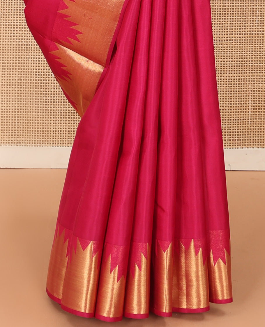 Red plain Kanchipuram silk saree, thazampoo rekku zari border, and pallu of mayil kann