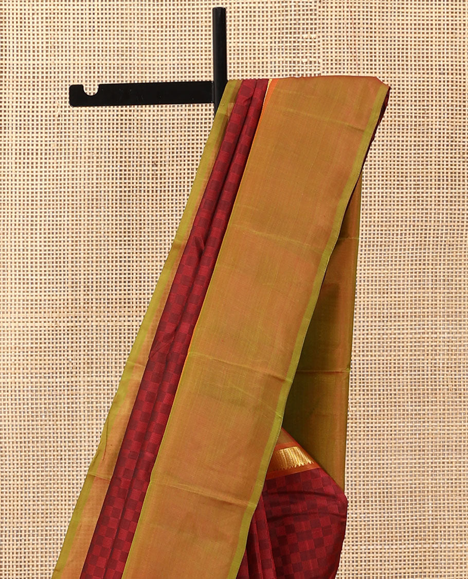 Red payadi kattam Kanchipuram silk saree, contrast kaal erangina border of rekku, and vanki designs, and zari striped pallu