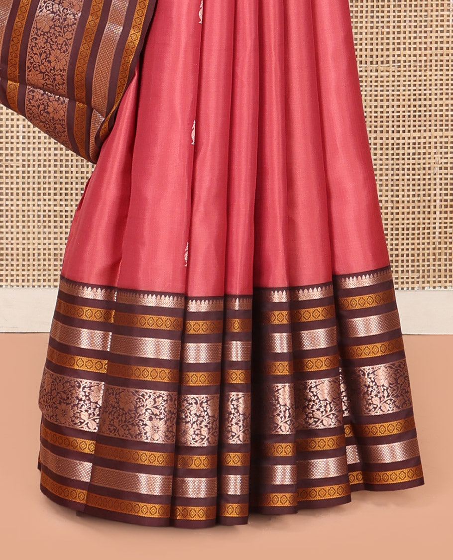 Pink Vasundhara Silk Saree, Embellished with Mayil and Chakram Buttas All Over Its Body, Complemented by a Contrast Border of Thilakam, Neli, Laddu Kamalam, and Kodi Visiry Designs, Grand Pallu of Butta Enclosed Checks, and Paired with a Contrast Blouse