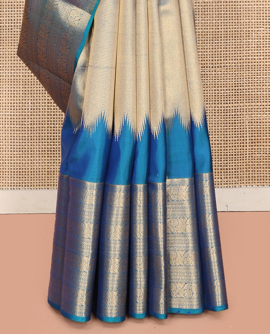 Scintillating Blue Vasundhara Lite-Silk Mix Saree, Gleamed Up with Zari on Its Body, Highlighted by Thazampoo Rekku Border of Neli, Paisa, Cross Kamalam, and Kodi Visiry Designs, a Grand Geometric-Patterned Pallu, and Paired with a Matching Blouse