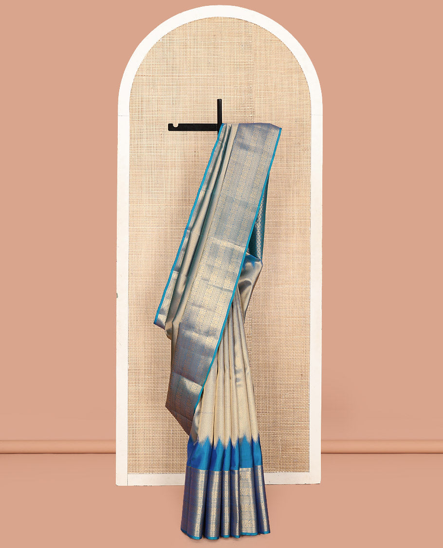 Scintillating Blue Vasundhara Lite-Silk Mix Saree, Gleamed Up with Zari on Its Body, Highlighted by Thazampoo Rekku Border of Neli, Paisa, Cross Kamalam, and Kodi Visiry Designs, a Grand Geometric-Patterned Pallu, and Paired with a Matching Blouse