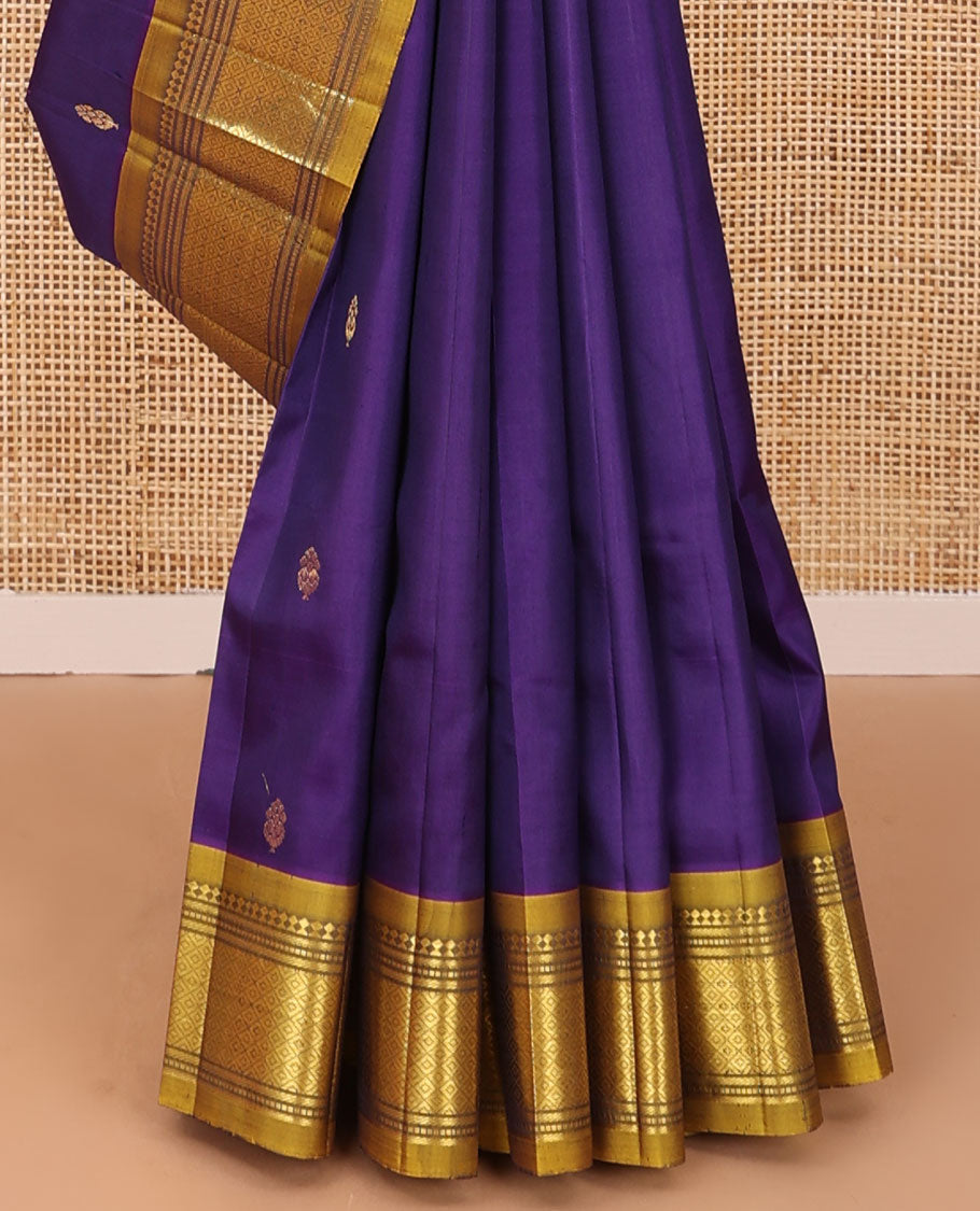 Blue zari buttas Kanchipuram silk saree, contrast one-sided border of panner sombu,banaras,muthu & mayil kann & zari design pallu