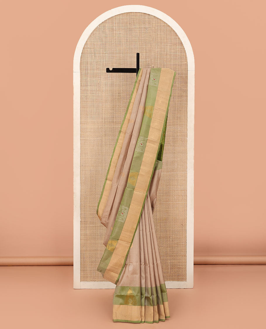 Chiku Color Uppada Silk Saree Adorned with Paisley Buttas, Subtle Contrast Border of Temple Gopuram Motifs, Captivating Pallu Featuring Floral Jaal Design, and Paired with a Contrast Blouse