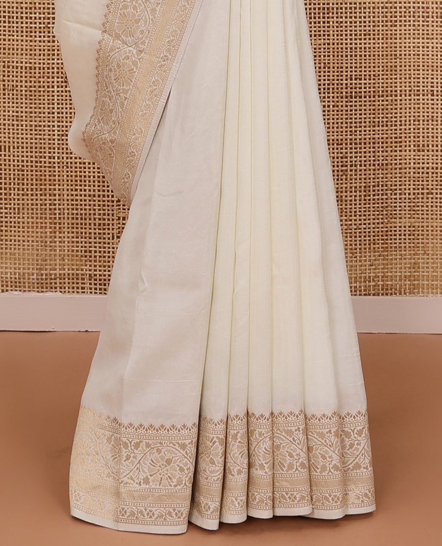 Cream plain design saree, zari border of floral designs, and Mughal-style pallu of zari floral designs