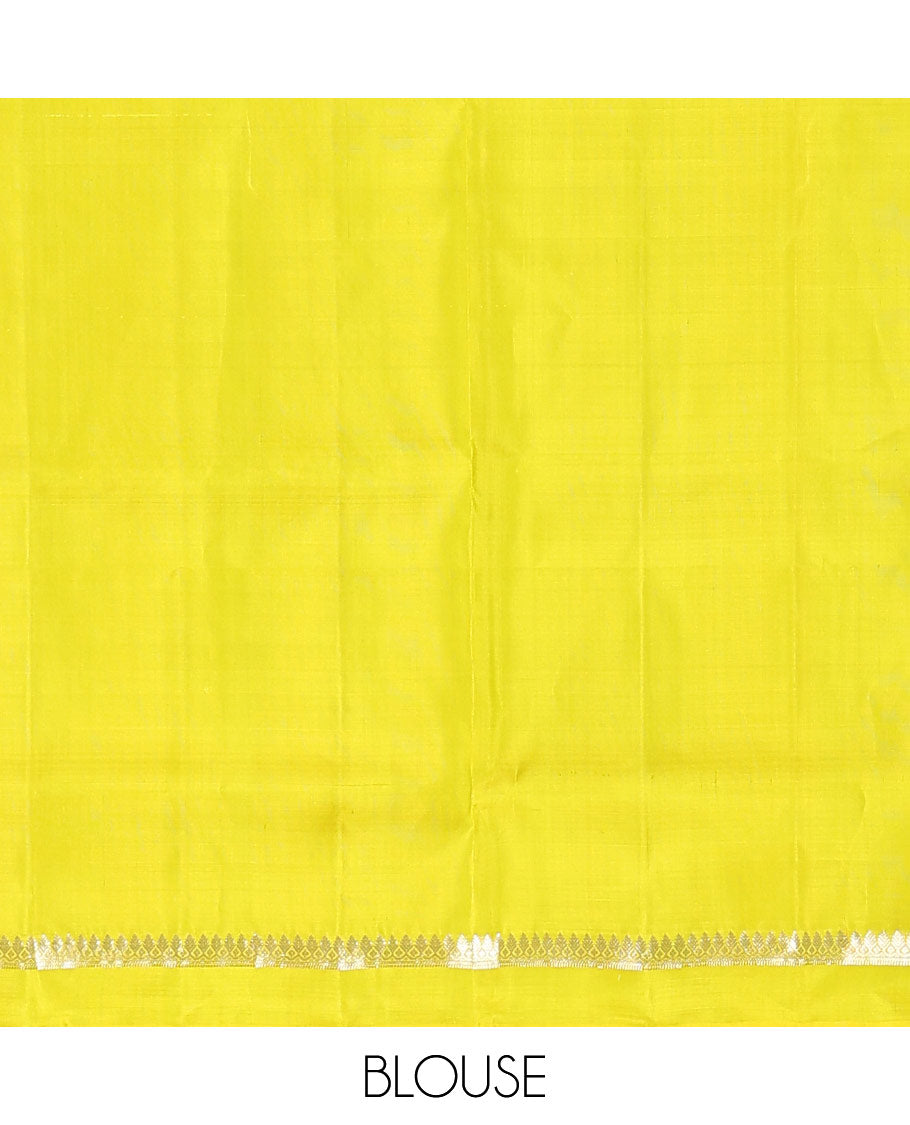 Green zari buttas soft silk saree, zari kaal erangina border of thilakam mokku, muthu, and banaras, and pallu of vanki designs