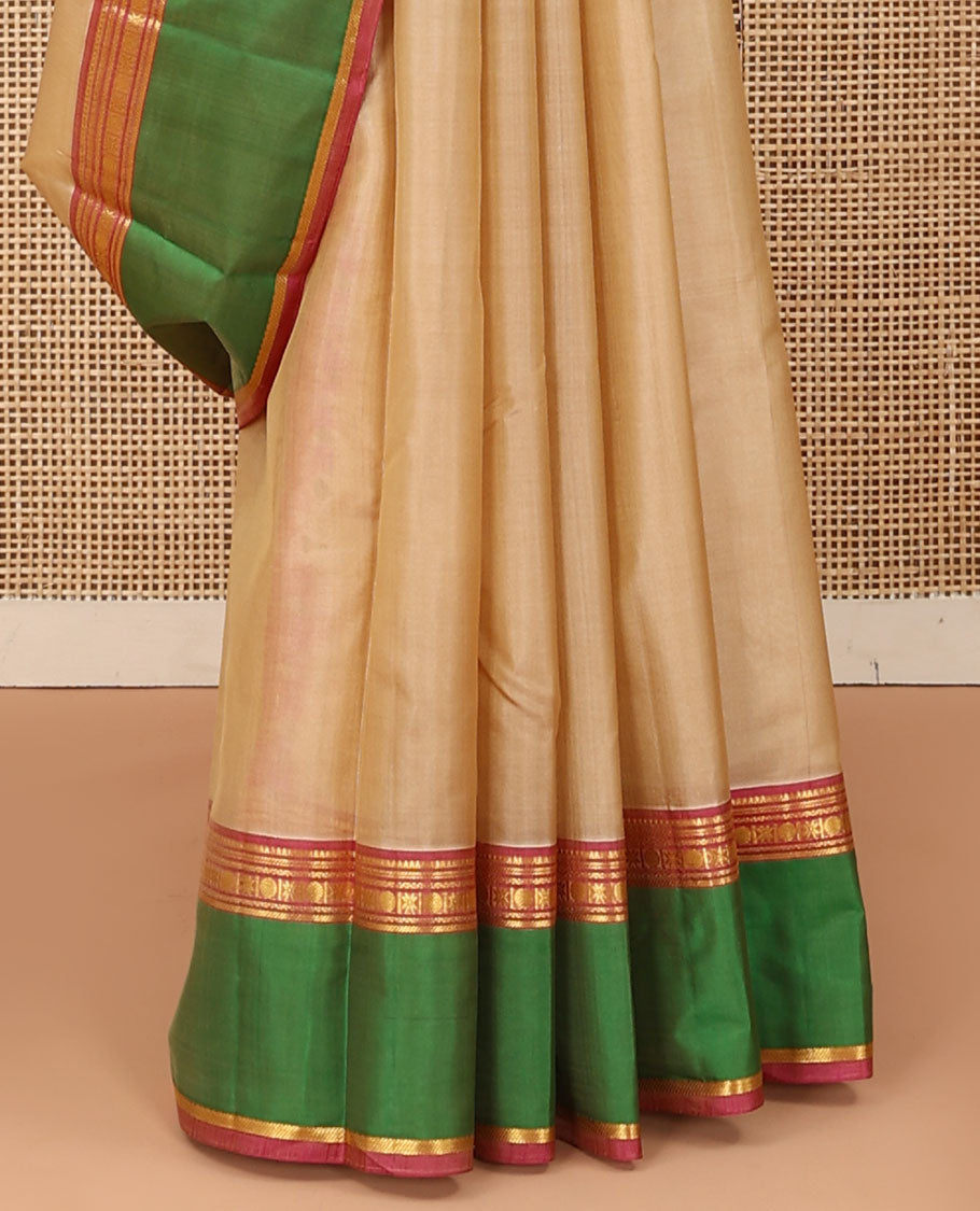 Sandal plain Kanchipuram silk saree, contrast rettai pettu border of rekku, neli, poun, star vanki, and banaras designs, and zari design pallu