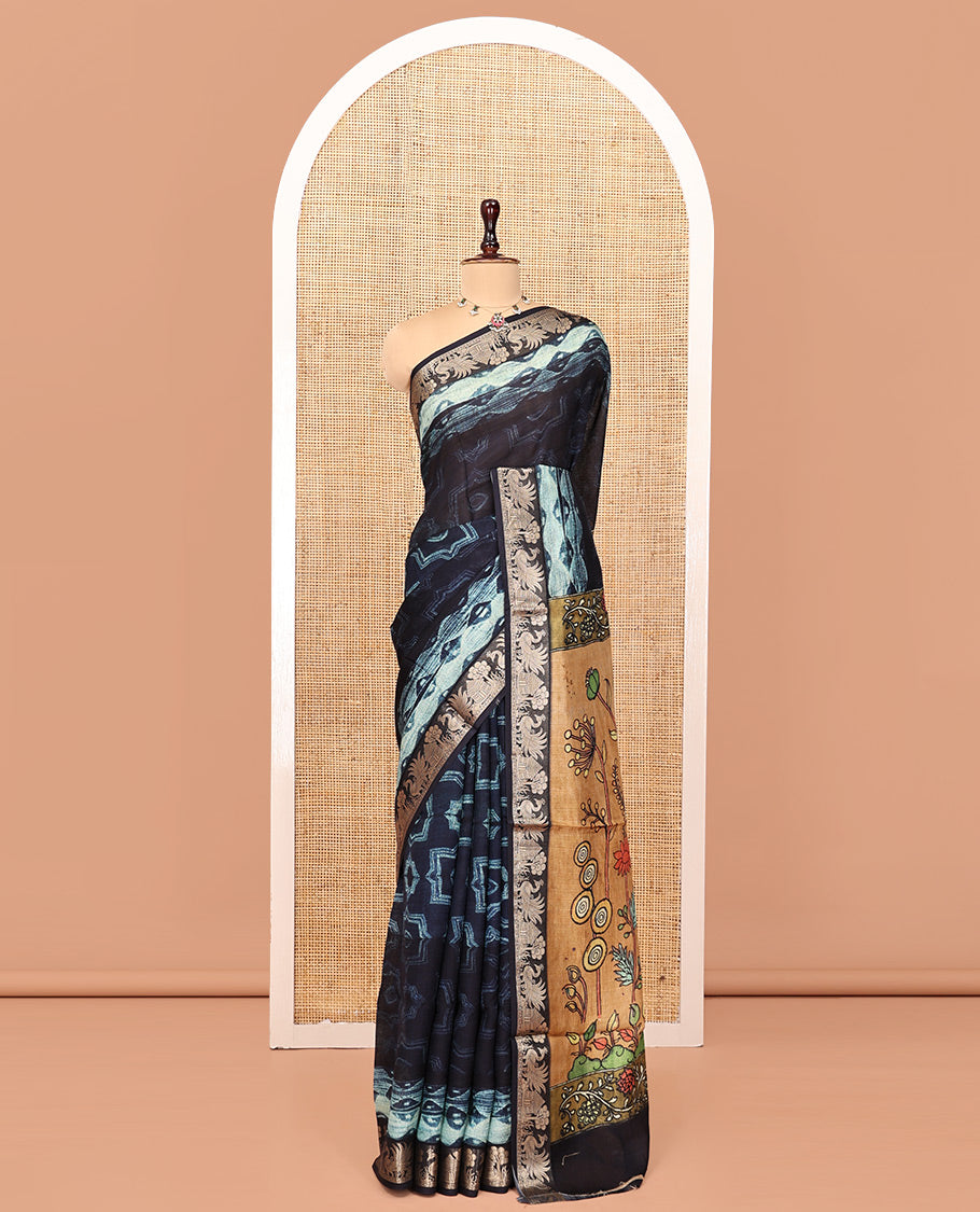 Blue Kalamkari Saree, Ornamented with Geometric Print, Zari Border, Complemented by Contrast Pallu of Human Figurines Print, and a Contrast Blouse