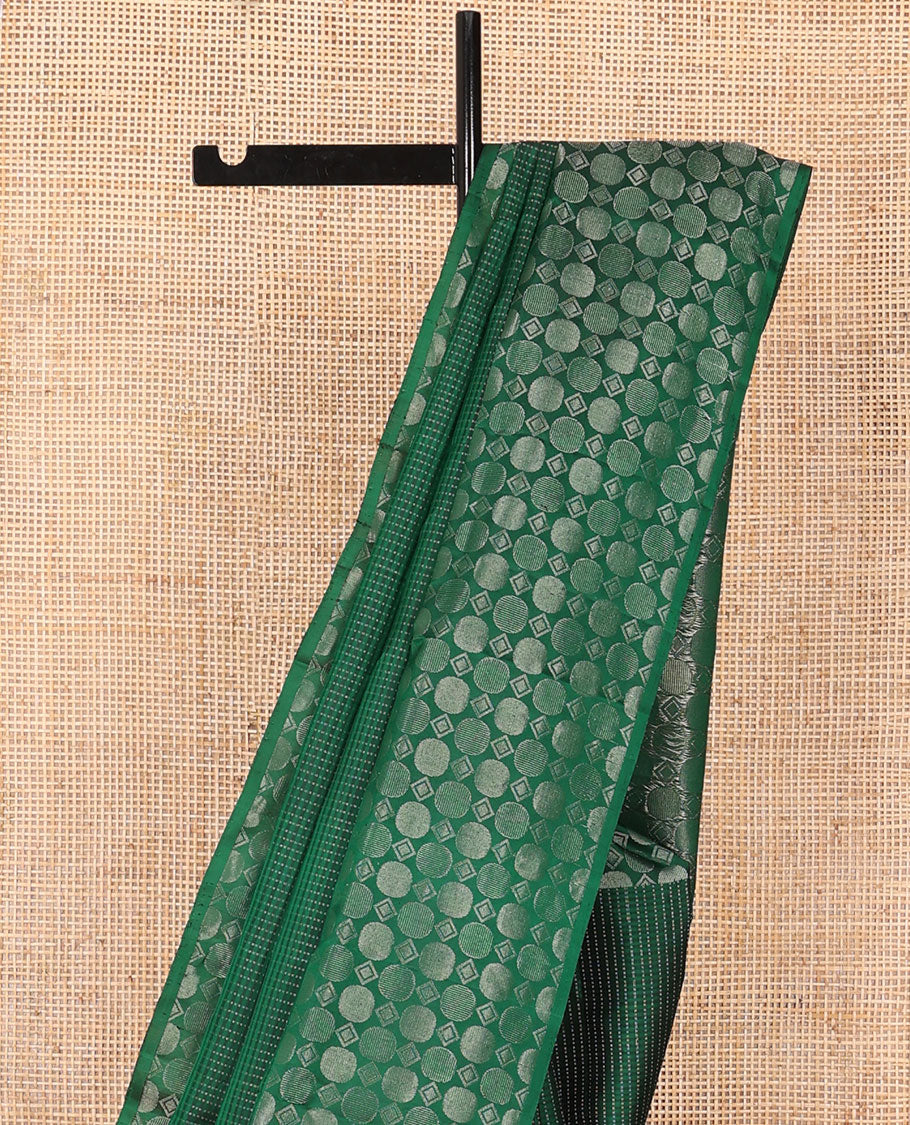 Green muthu kattam soft silk saree, zari border & pallu steeped with geometric-shaped motifs