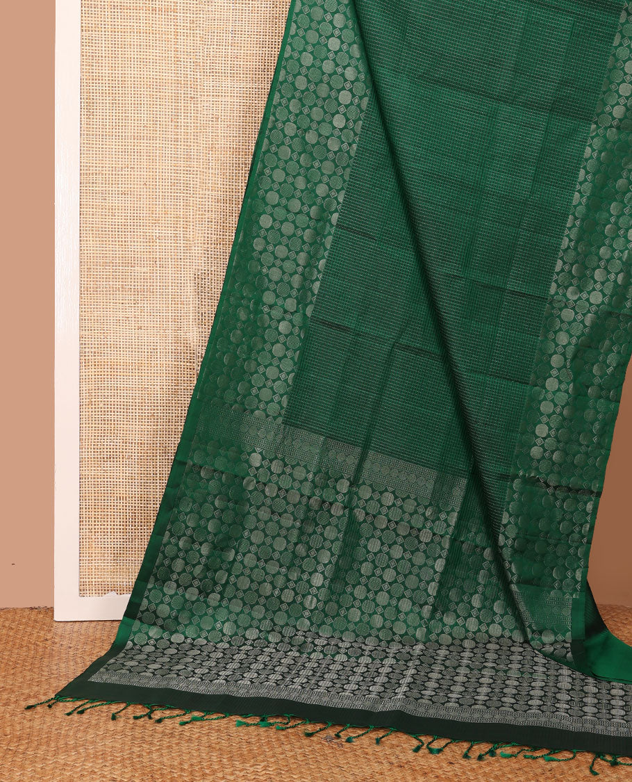 Green muthu kattam soft silk saree, zari border & pallu steeped with geometric-shaped motifs