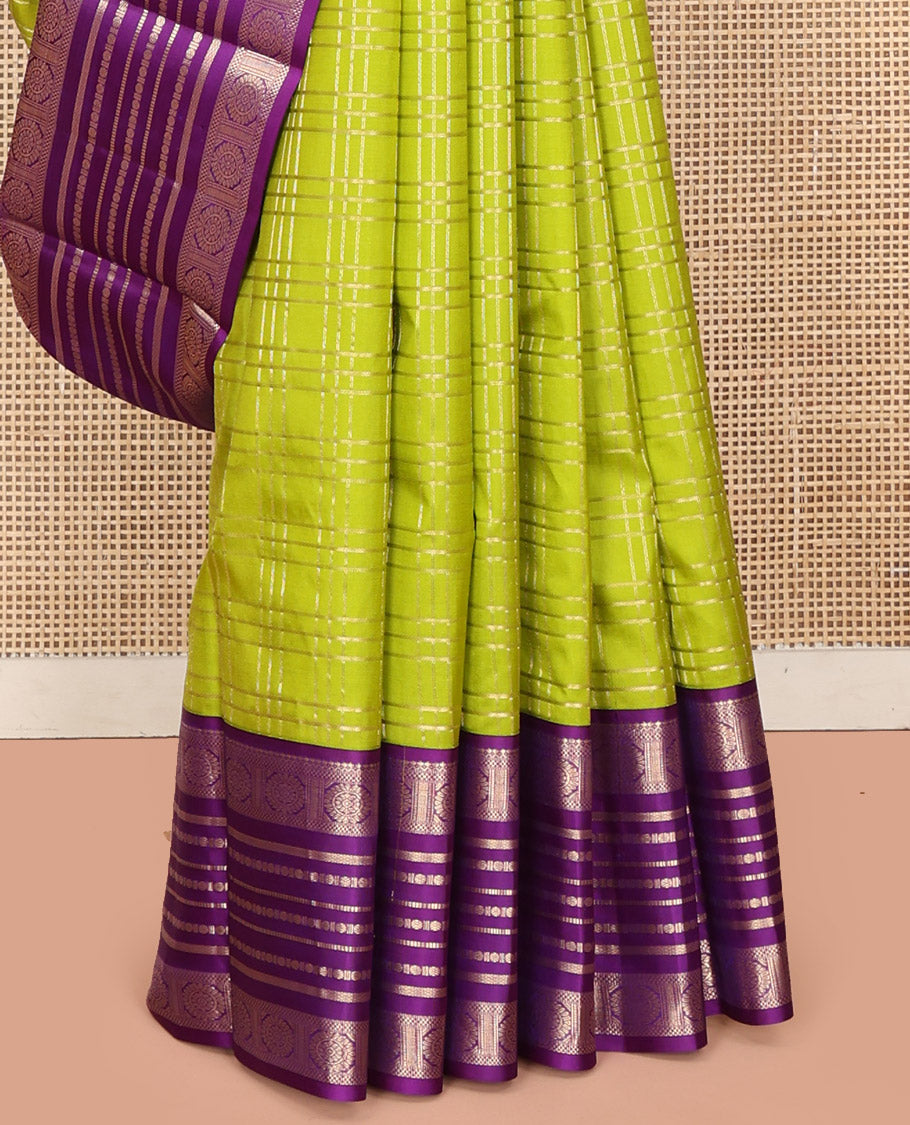 Green Vasundhara Silk Saree, Spotlighted with Zari Checked Design All Over Its Body, Complemented by a Contrast Varisai Pettu Border of Muthu, Poun, and Chakram Designs, Grandly Embellished Pallu of Jaal Designs, and Paired with a Contrast Blouse