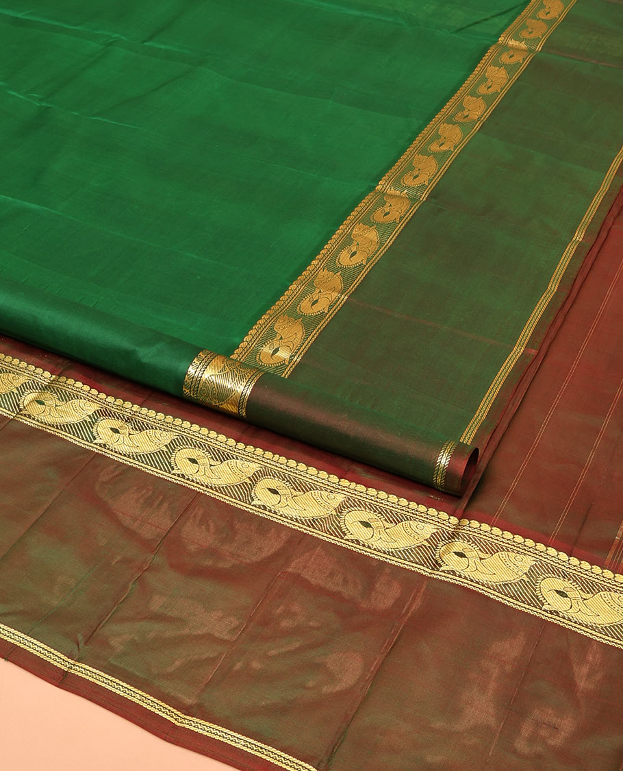 Green Plain Kanchipuram Silk Saree, Complemented by a Contrast Rettai Pettu Border of Manga, Neli, Banaras, and Meen Designs, Pallu of Zari Designs, and Paired with a Contrast Blouse
