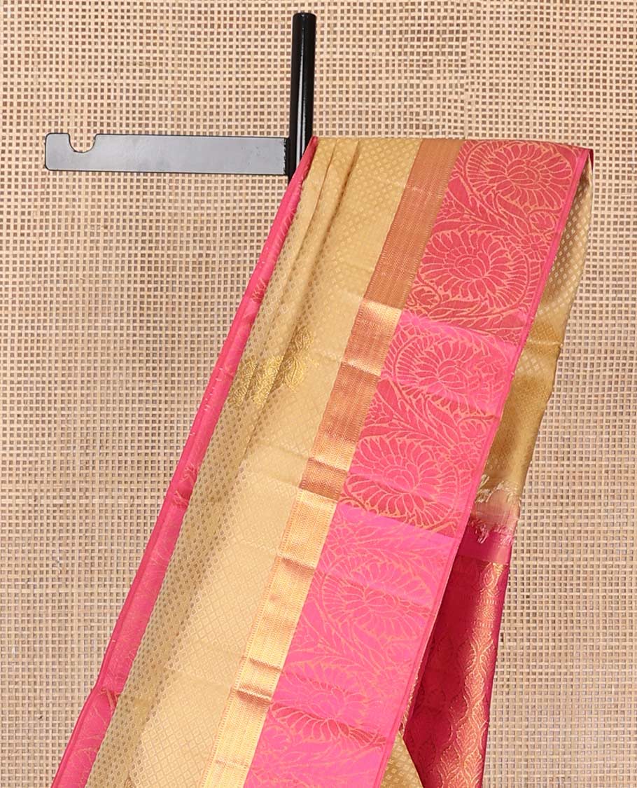 Sandal leaf design silk saree with contrast border of muthu, vanki, kodi visiry & ogee design pallu