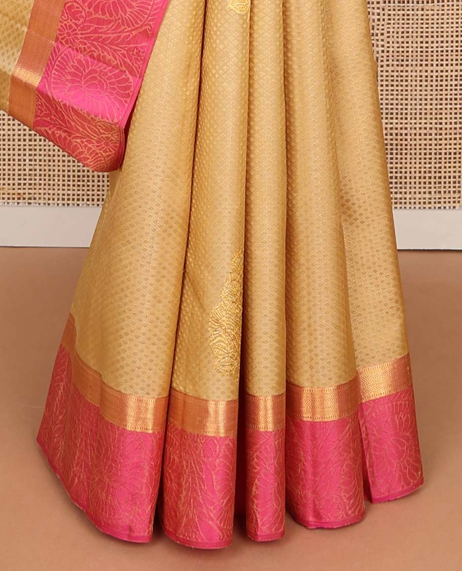 Sandal leaf design silk saree with contrast border of muthu, vanki, kodi visiry & ogee design pallu