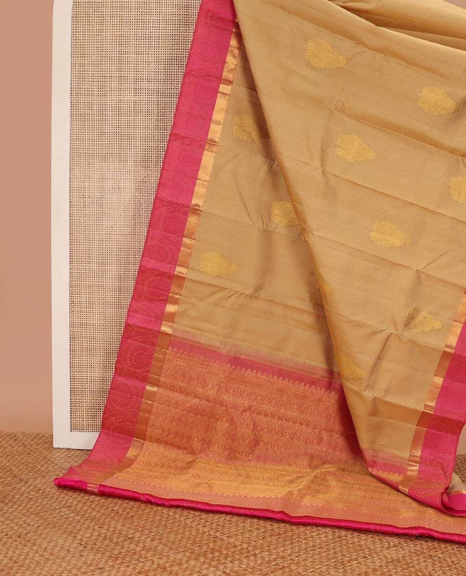 Sandal leaf design silk saree with contrast border of muthu, vanki, kodi visiry & ogee design pallu
