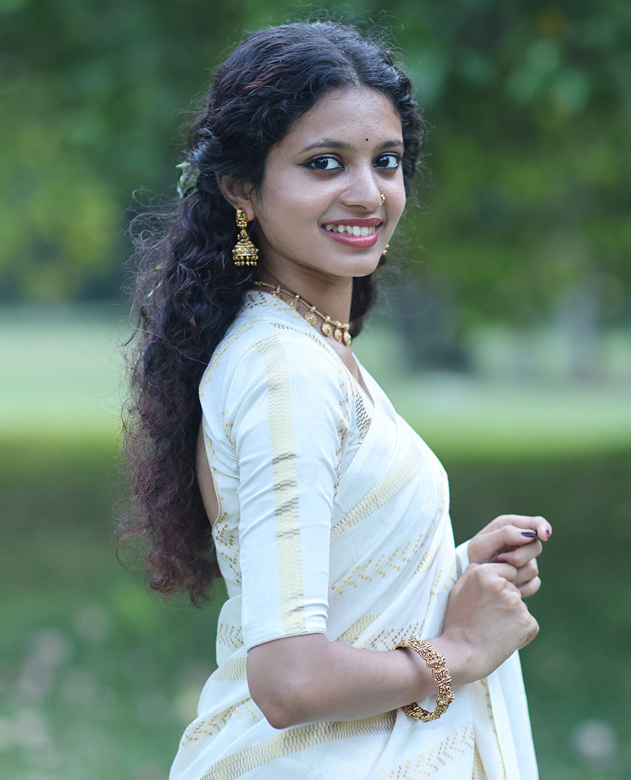 Borderless Cream Kerala Tissue Saree, Richly Detailed with Geometric Zari Stripes, and a Matching Blouse