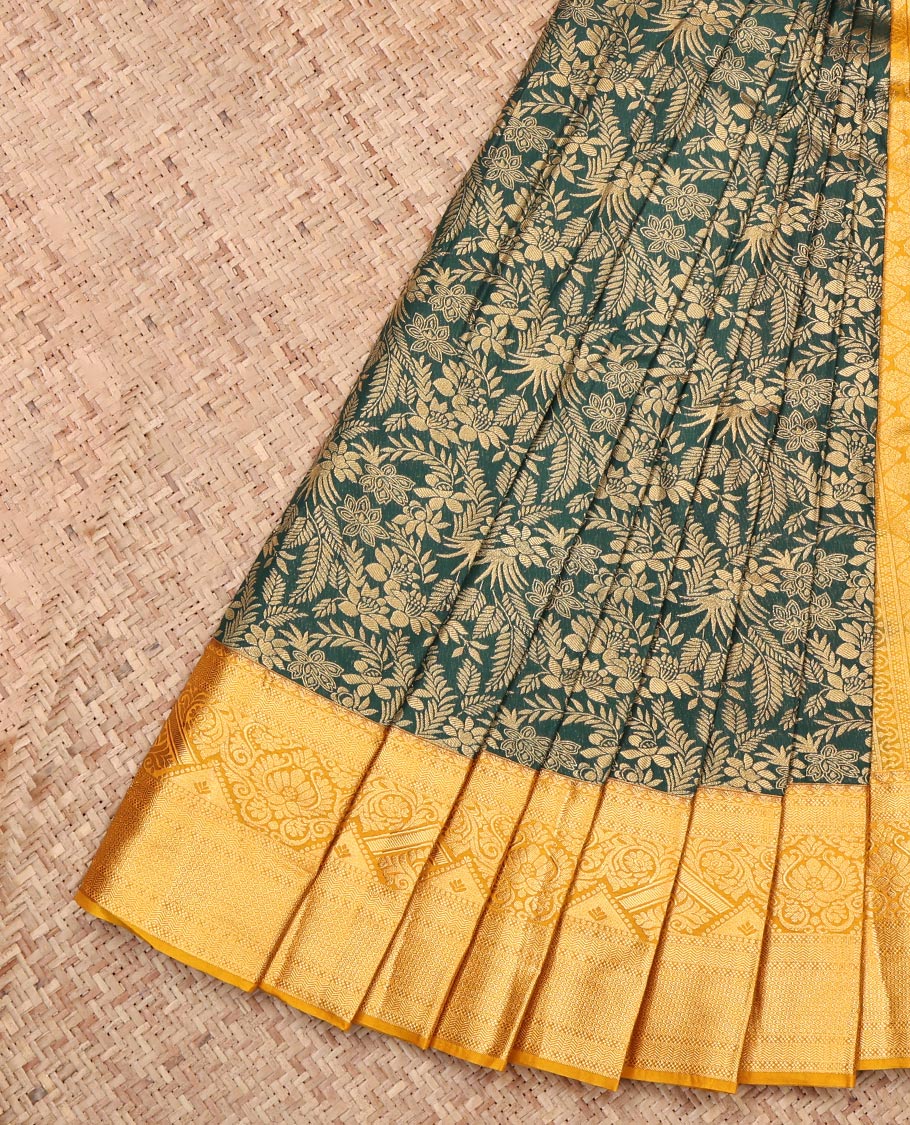 Green Budget Silk Saree, Adorned with Jacquard, Complemented by a Contrast Traditional Zari Border, Intricate Pallu, and a Contrast Blouse