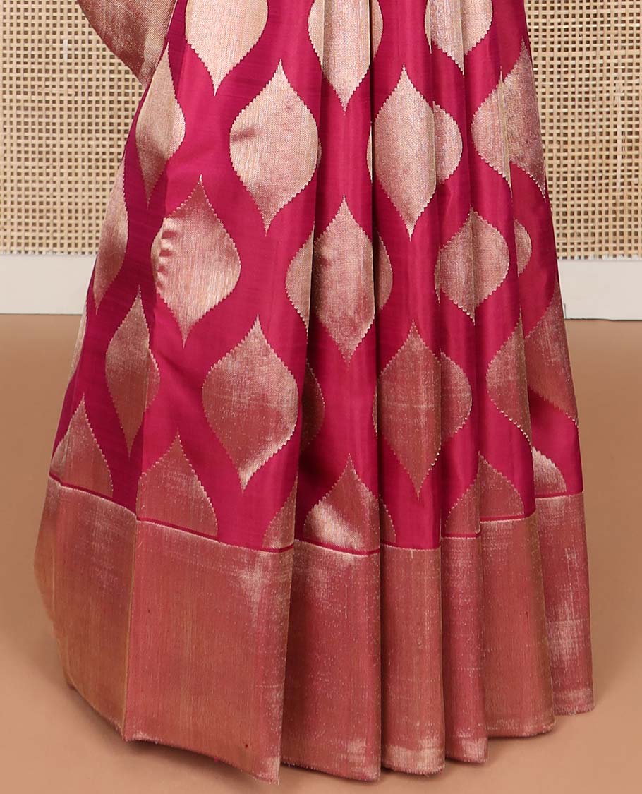 Red geometric design kancheepuram silk saree with self zari border & bhavanji pallu