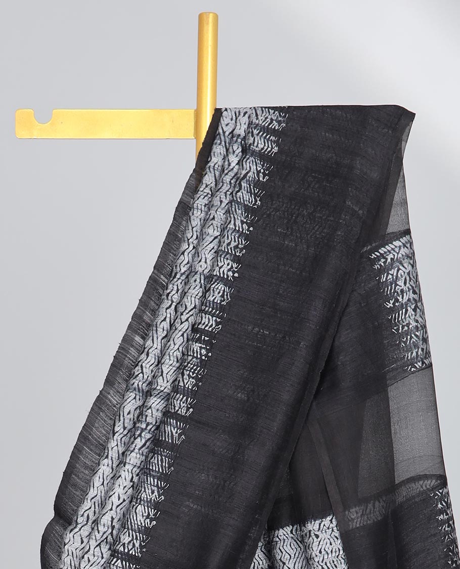 Grey abstract design matka silk saree with contrast plain border & black abstract design pallu