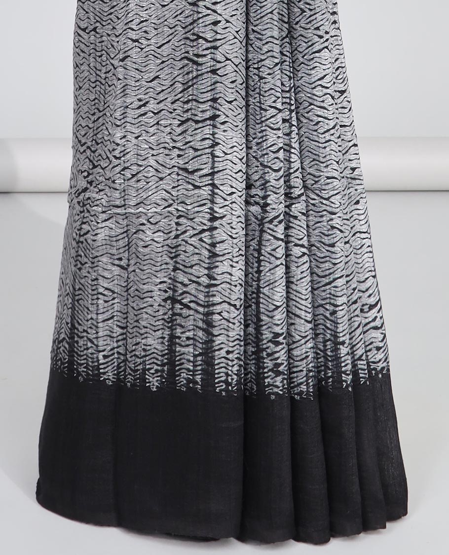 Grey abstract design matka silk saree with contrast plain border & black abstract design pallu