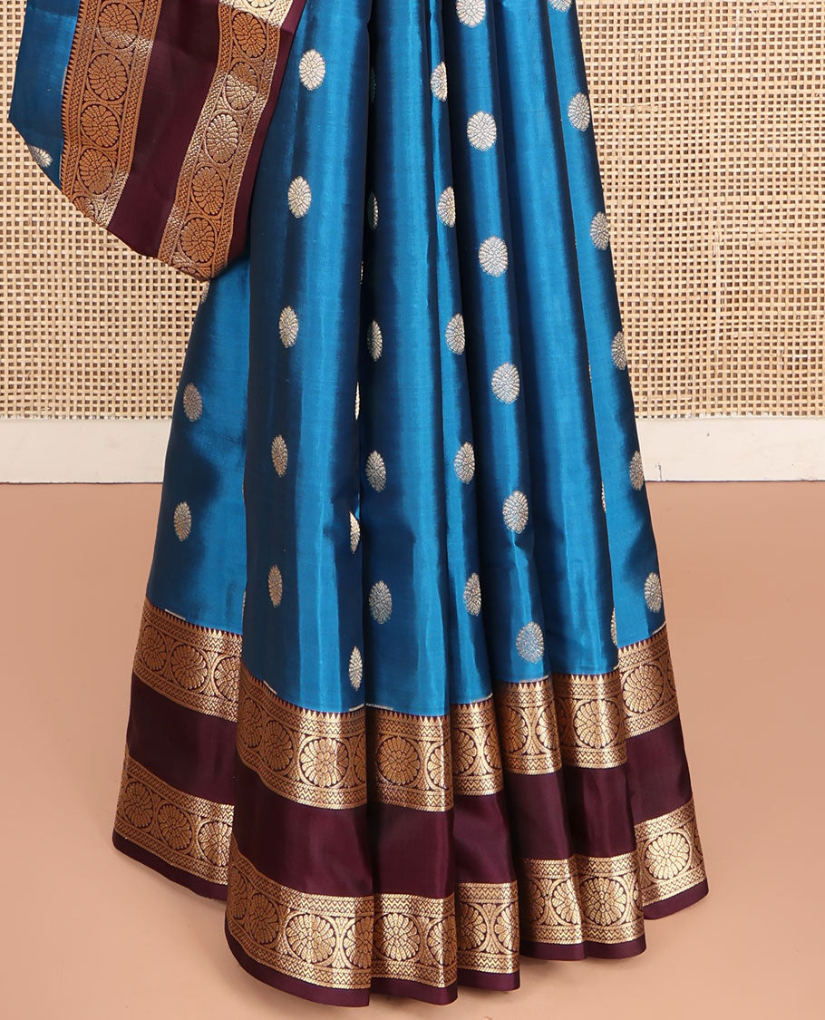 Blue Vasundhara Lite Silk Mix Saree, Adorned with Chakram Buttas All Over Its Body, Complemented by a Contrast Rettai Pettu Border of Rekku, Neli, and Chakram Designs, Pallu of Chakram and Jaal Designs, and Paired with a Contrast Blouse