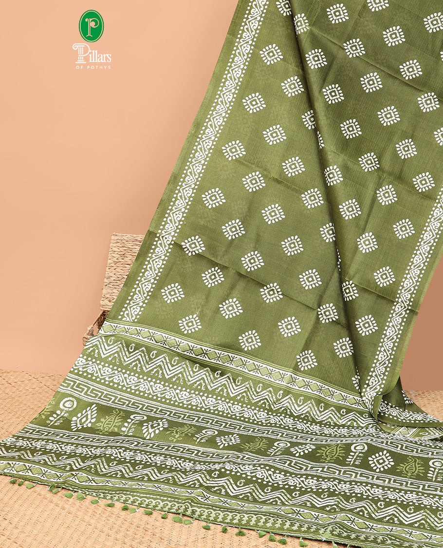 Green small patick print kadhi tussar saree with self design pallu & small butta print blouse
