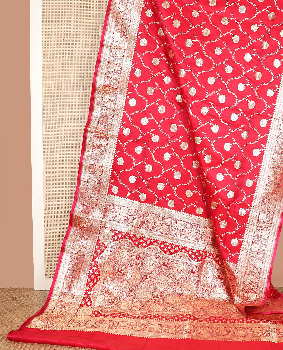 Red floral jaal jacquard banarasi silk saree, floral creeper design border, and intricate ogee patterned pallu