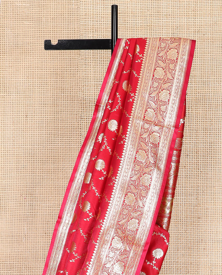 Red floral jaal jacquard banarasi silk saree, floral creeper design border, and intricate ogee patterned pallu