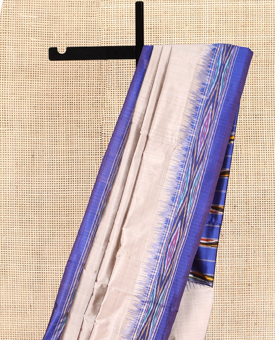 Grey Plain Pochampally Ikat Silk Saree, Complemented by a Contrast Ikat Border, Ikat-Style Pallu, and No Blouse