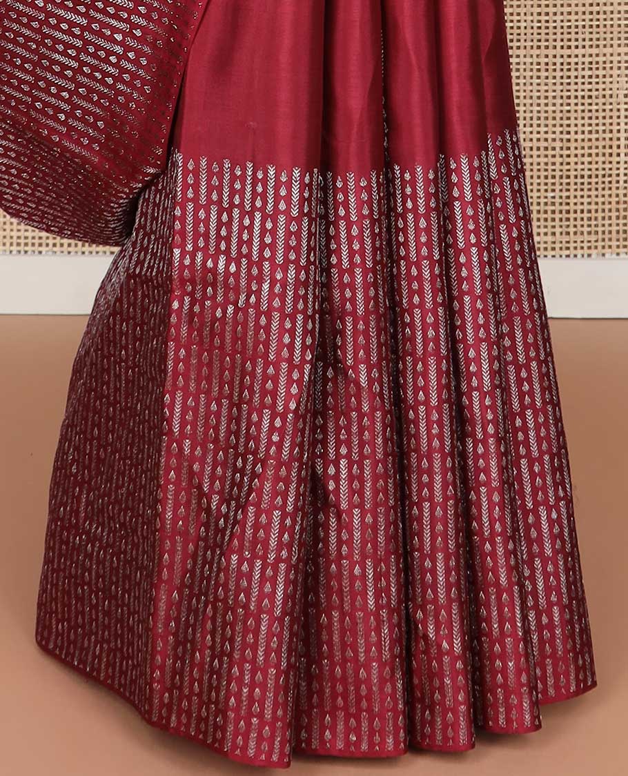 Red buttas kancheepuram silk saree with self zari design border & argyle design pallu