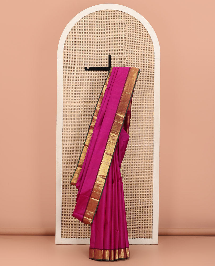 Rani Pink Plain Kanchipuram Silk Saree, Complemented by a Contrast Border Featuring Thazampoo Rekku, Muthu, and Vanki Designs, Scintillating Pallu of Zari Weave, and Paired with a Contrast Blouse