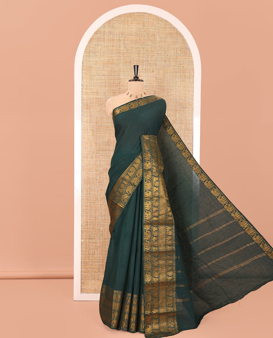 Green Plain Sungudi Cotton Saree, Highlighted by Traditional Zari Border of Peacock and Elephant Motifs Weave, Subtly Striped Pallu, and Paired with a Contrast Veldhari Design Blouse