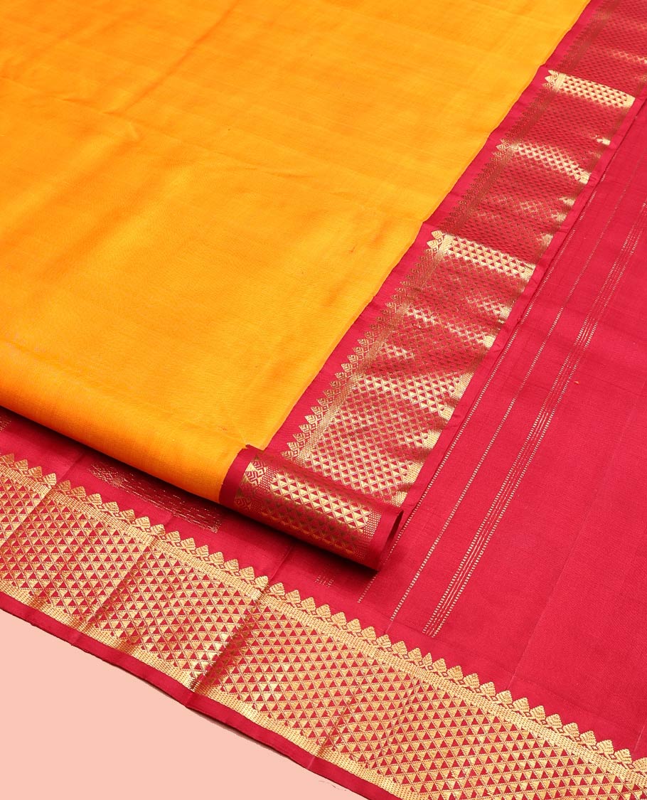 Yellow Plain Nine-Yard Silk Saree, Complemented by a Contrast Korvai Border of Thilakam Mokku and Ara Maadam Designs, Traditional Design Pallu, and No Blouse