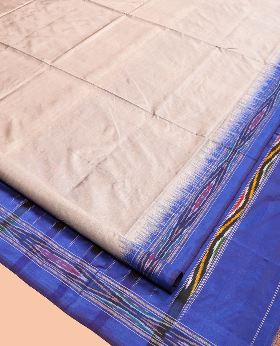 Grey Plain Pochampally Ikat Silk Saree, Complemented by a Contrast Ikat Border, Ikat-Style Pallu, and No Blouse
