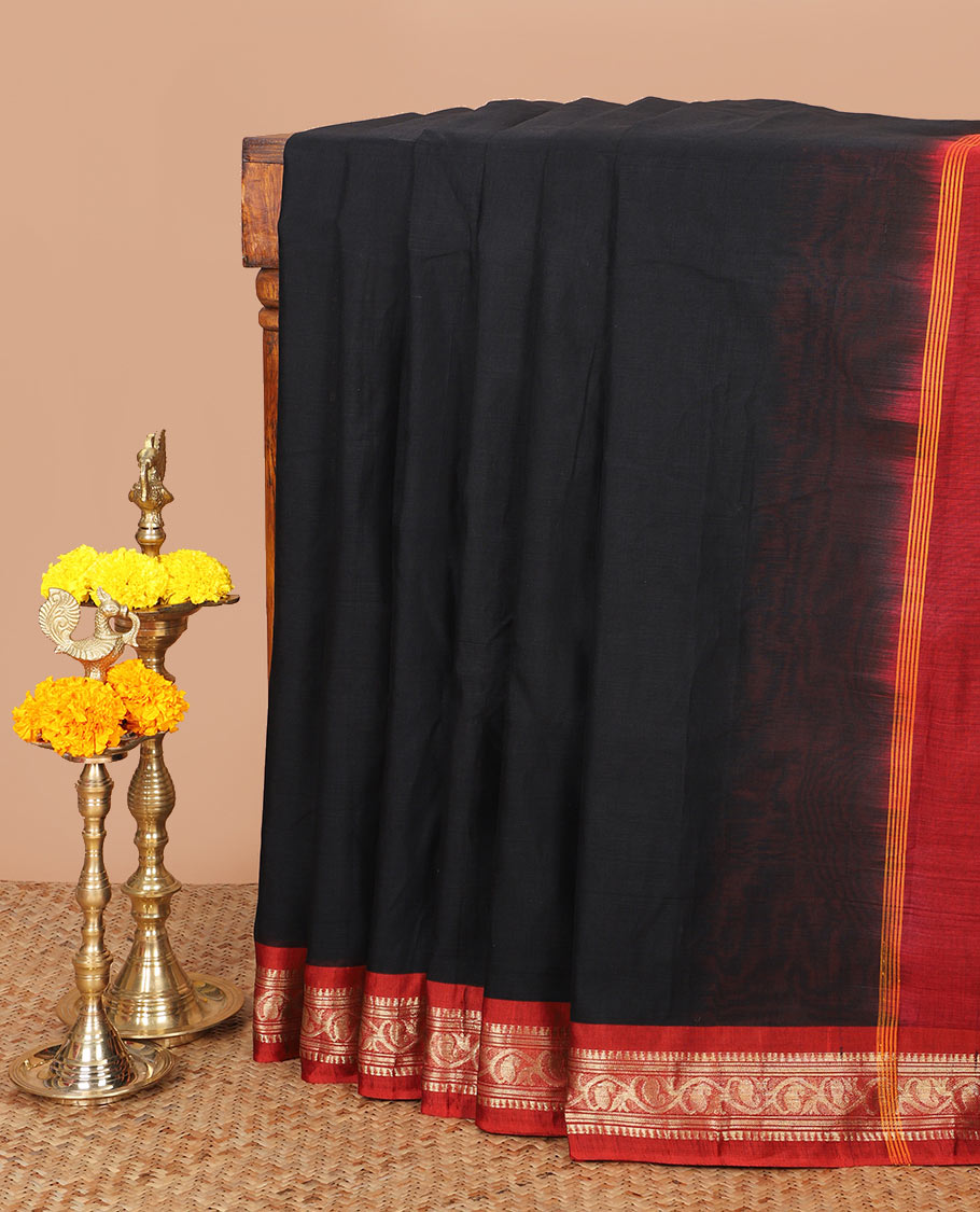 Black cotton saree with contrast border & cheer pallu along with contrast blouse