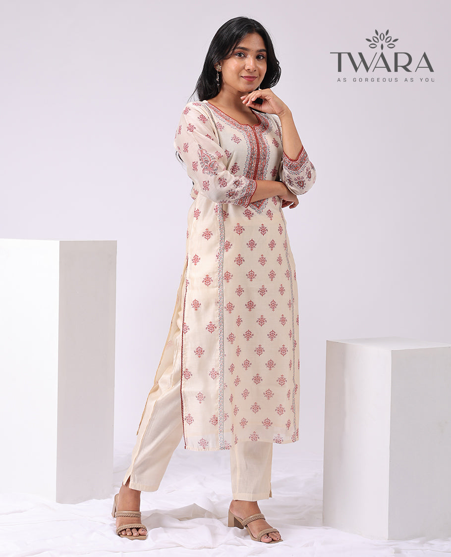Twara white floral motifs chinese collar , 3/4 th sleeve , below knee lenght kurti with straight pants & floralmotifs dupatta