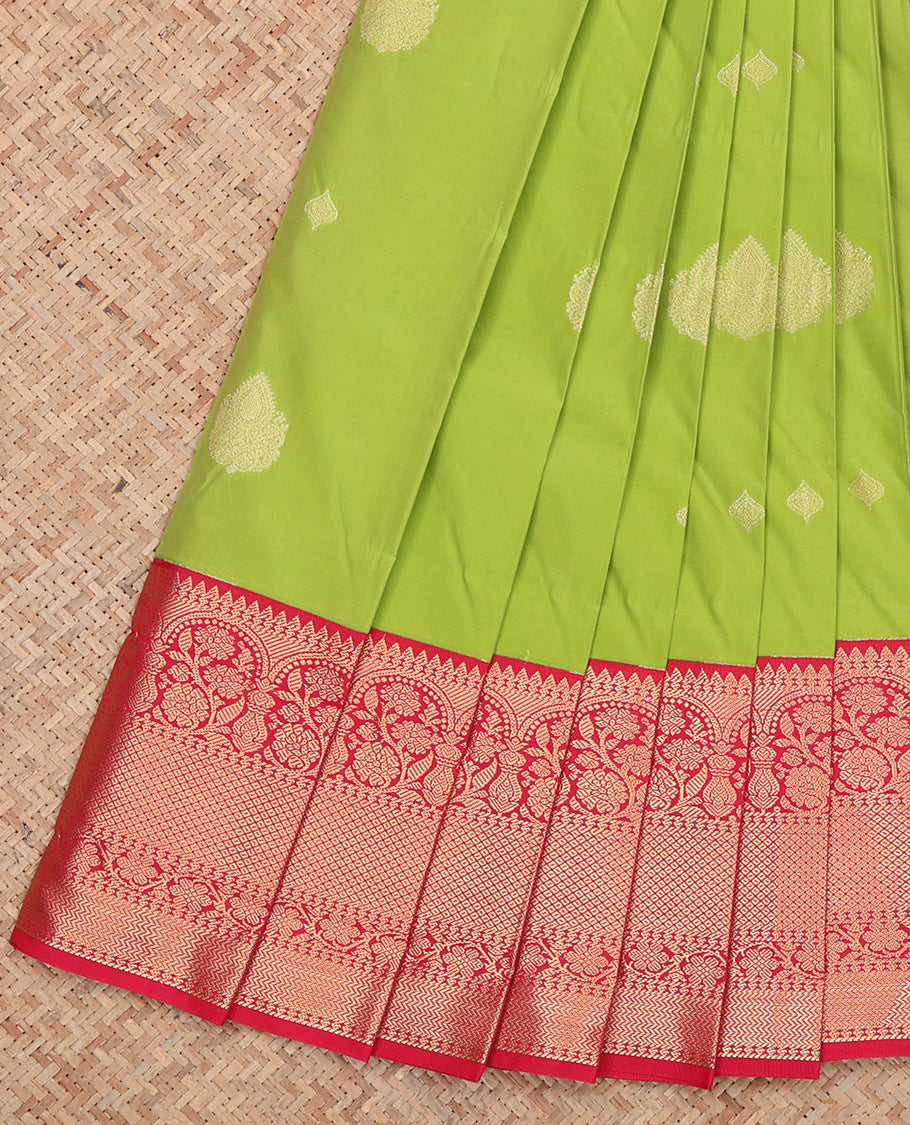 Green Budget Silk Saree, Spotlighted with Zari Buttas, Complemented by a Contrast Traditional Zari Border, Grand Pallu, and Contrast Blouse