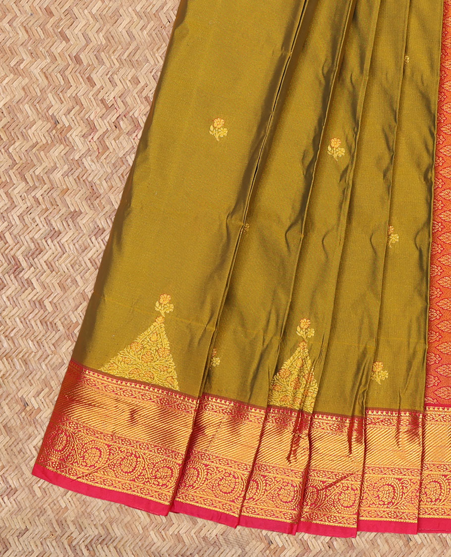 Green Budget Silk Saree, Graced with Zari Buttas, a Contrast Traditional Zari Border, Grand Pallu, and a Contrast Blouse