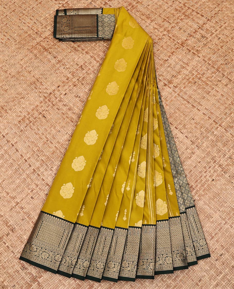 Green Budget Silk Saree, Adorned with Zari Buttas on Its Body, Complemented by a Contrast Traditional Zari Design Border, Grand Jaal Pallu, and Paired with a Contrast Blouse