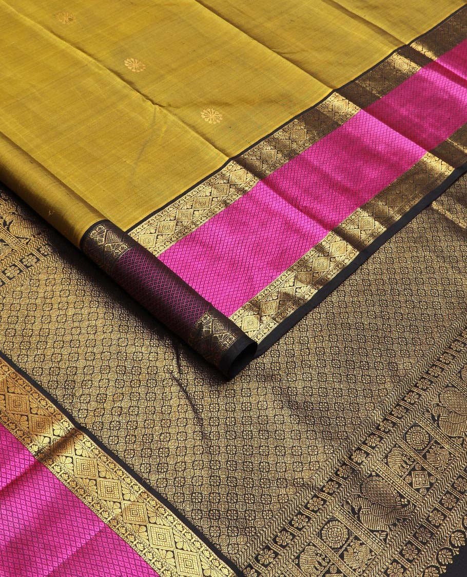 Green zari buttas Kanchipuram silk saree, contrast border of diamond, and mayil kann designs, and intricate pallu
