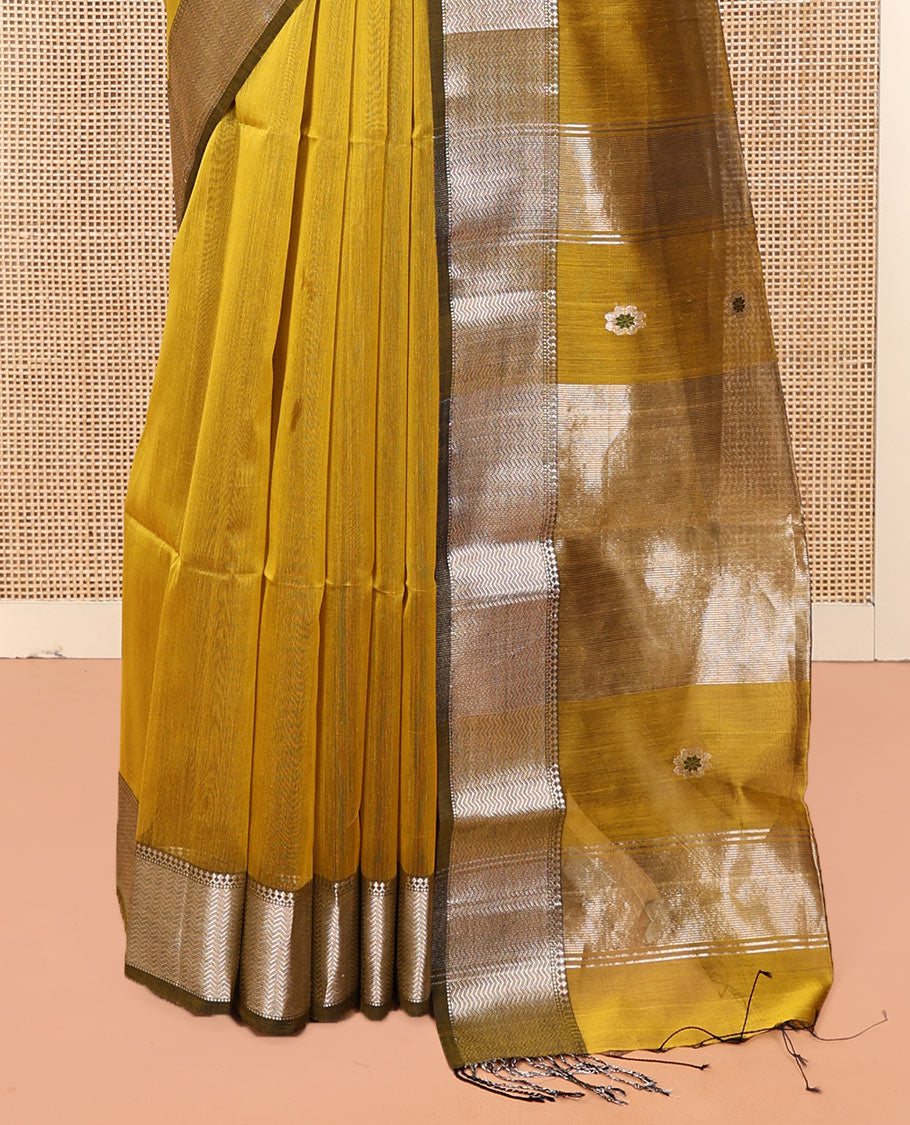 Mustrad Maheshwari Cotton Saree, Bedecked with Meena Buttas All Over Its Body, Highlighted by a Traditional Zari Woven Border, Pallu Steeped with Gleaming Zari Stripes and Buttas, and Paired with a Matching Blouse