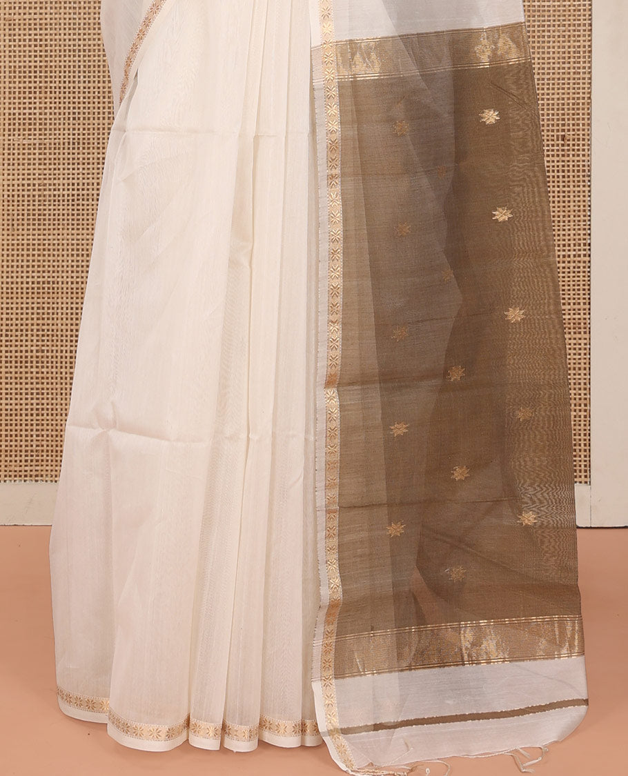 Cream Maheshwari Cotton Saree, Subtly Enriched with Star Buttas All Over Its Body, Zari Piping Star Buttas Border, Captivating Contrast Pallu Steeped with Star Buttas, and Paired with a Contrast Blouse