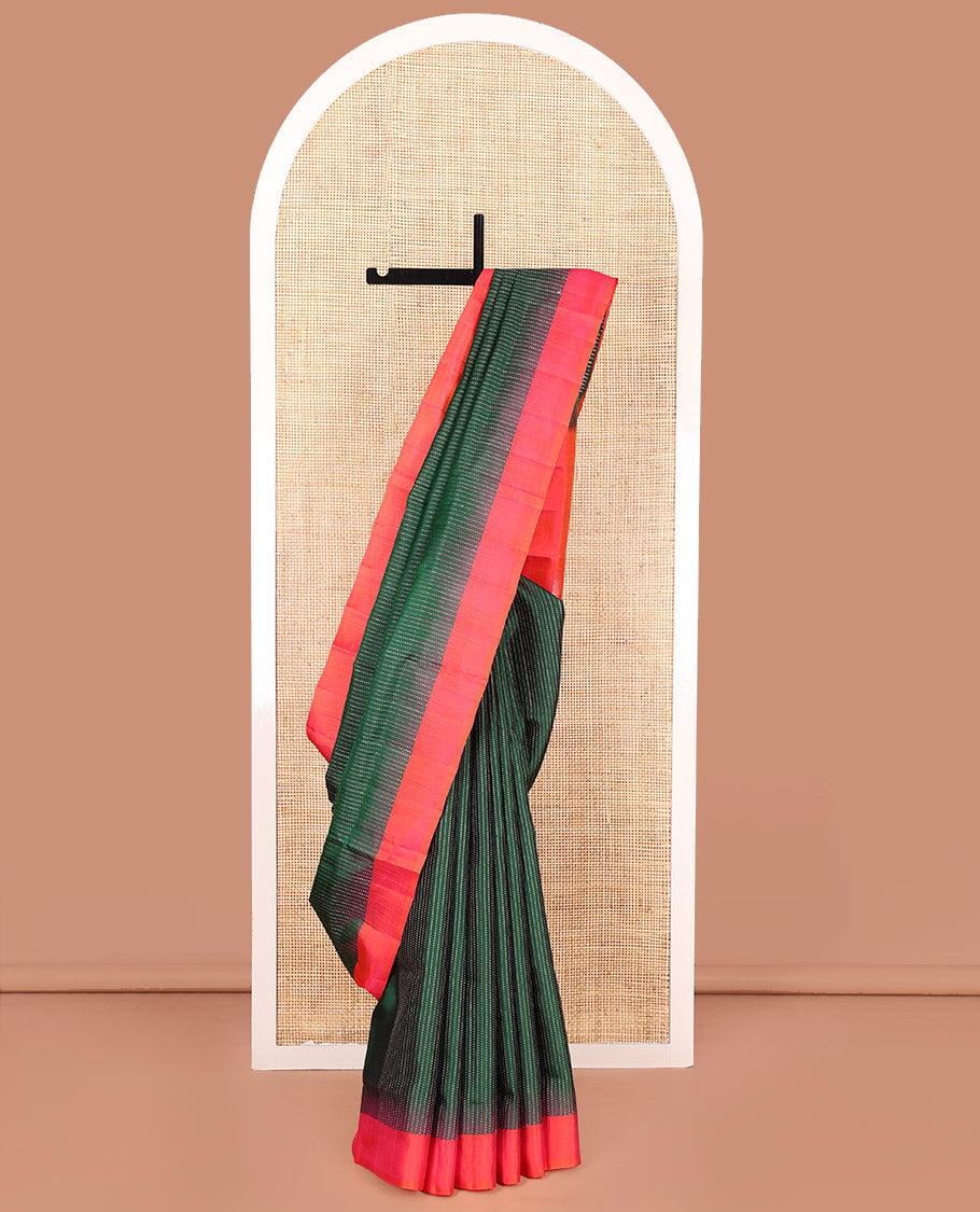 Green Mayuri Soft Silk Saree, Gleamed Up with Muthu Stripes All Over Its Body, Complemented by Contrast Border, Grandly Accentuated Pallu of Jaal Designs, and Paired with a Contrast Blouse