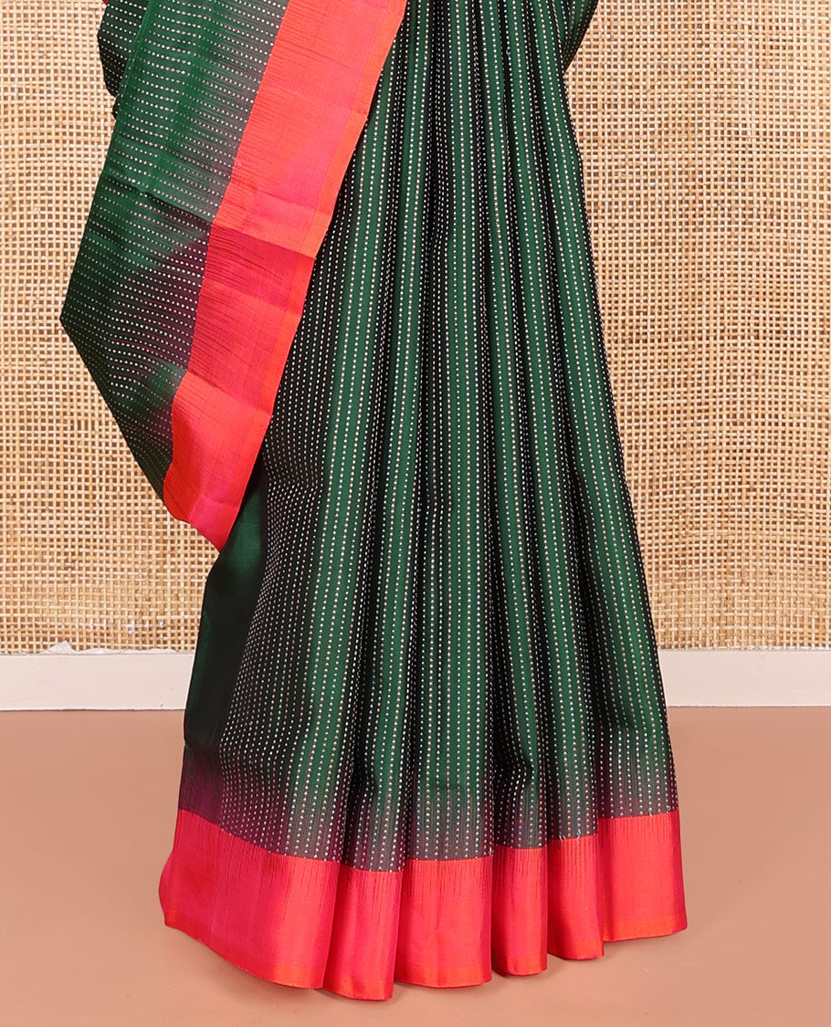 Green Mayuri Soft Silk Saree, Gleamed Up with Muthu Stripes All Over Its Body, Complemented by Contrast Border, Grandly Accentuated Pallu of Jaal Designs, and Paired with a Contrast Blouse