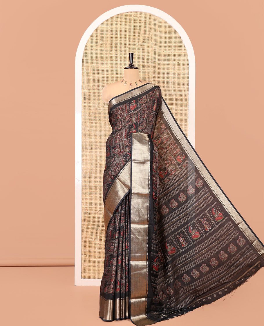 Black Dola Silk Saree, Embellished with Kalamkari-Style Peacock and Human Motifs Printed on Its Body, Highlighted by a Traditional Zari Design Border, a Self-Printed Pallu, and Paired with a Matching Blouse