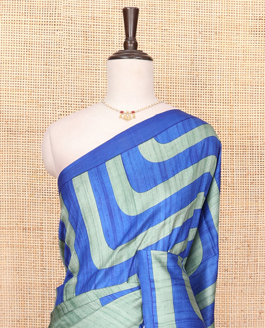 Grey plain and geometric patterns printed saree, contrast plain border, and plain pallu