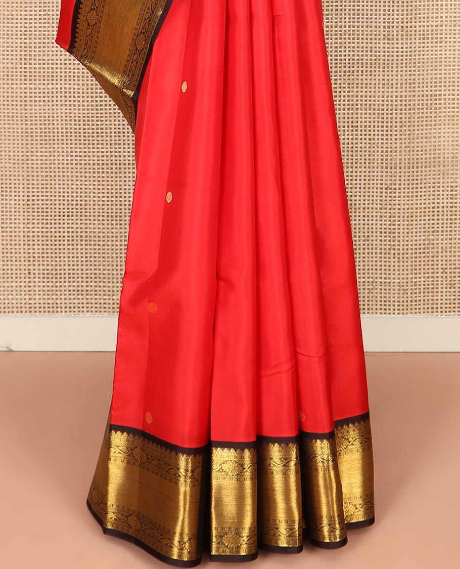 Purple Vasundhara Silk Saree Beautified with Yaanai and Poun Buttas, Complemented by a Contrast Border of Neli, Mayil Kann, Muthu, Banaras, and Yaanai Designs, Pallu Woven in Jaal Design, and Paired with a Contrast Blouse