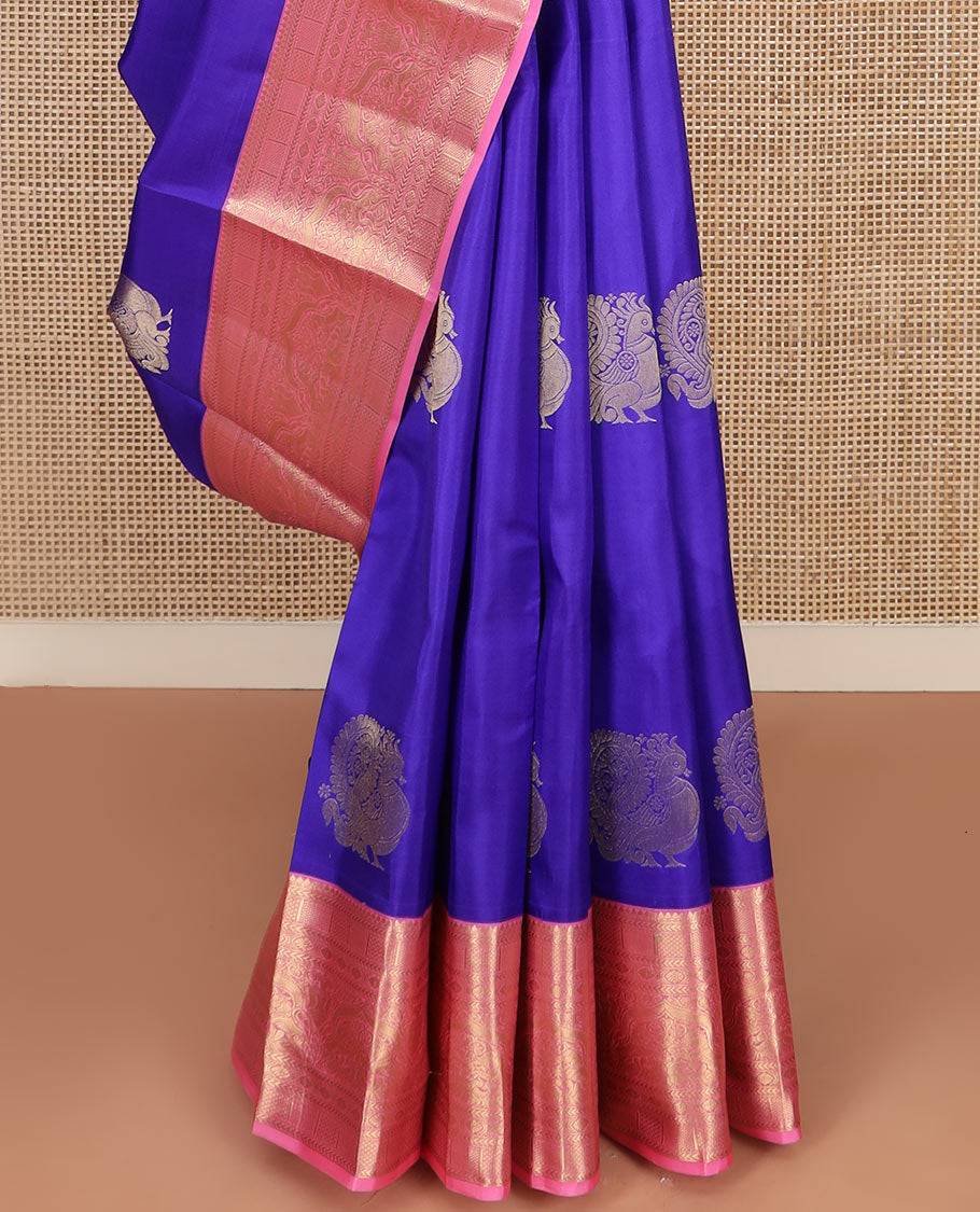 Blue Vasundhara Silk Saree Prettified with Mayil Buttas, Complemented by a Contrast Border of Thilakam, Kathir, Kuyil Kann, Laddu Kamalam, Iru Thalai Pakshi, and Yaali Designs, Pallu Adorned with Geometric Designs, and Paired with a Contrast Blouse