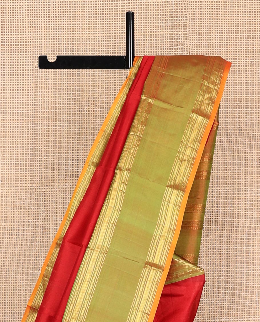 Red plain Kanchipuram silk saree, contrast rettai pettu border of rekku, rudraksham, banaras, and vanki designs, and zari design pallu