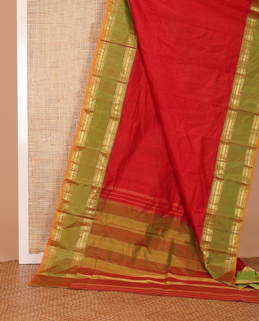 Red plain Kanchipuram silk saree, contrast rettai pettu border of rekku, rudraksham, banaras, and vanki designs, and zari design pallu