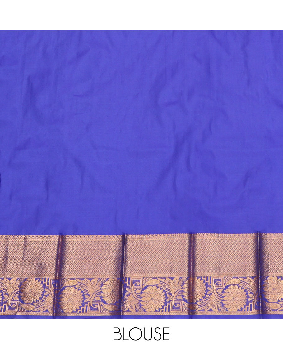 Green Budget Silk Saree, Elegantly Framed with Jacquard Design, Complemented by a Contrast Traditional Zari Border, Jaal Pallu, and a Contrast Blouse